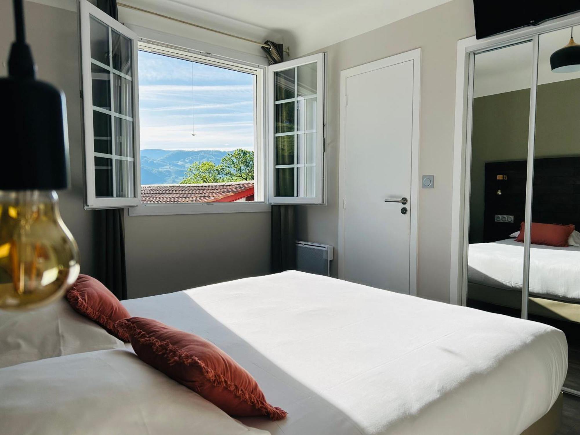 Logis Hotel St Sylvestre Aldudes Екстер'єр фото